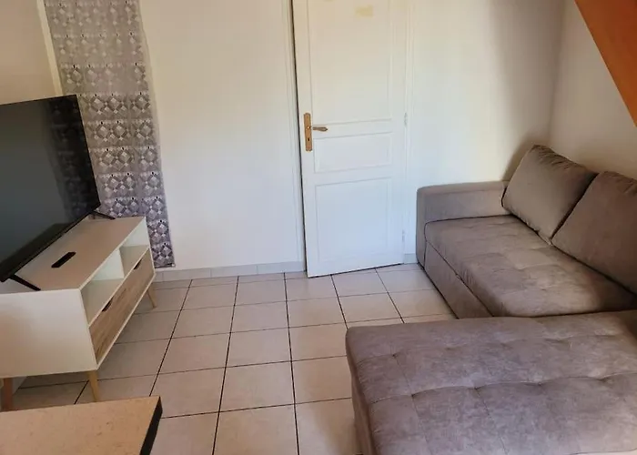 Au Calme - Maison Duplex Et Parking